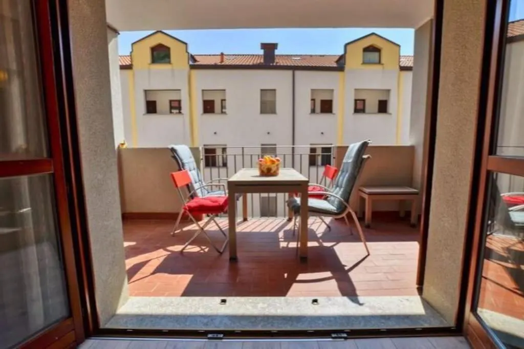 Gezellig Appartement Met Gedeeltelijk Meerzicht Acquaseria 公寓